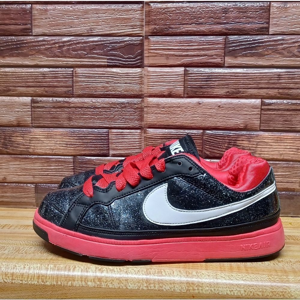 Nike Pink/Black/White Size 6.5y Big Kids